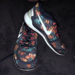 Floral Nike tennis shoes